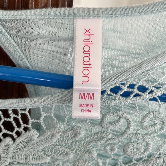 Pretty mint colored top - Picture 3 of 7